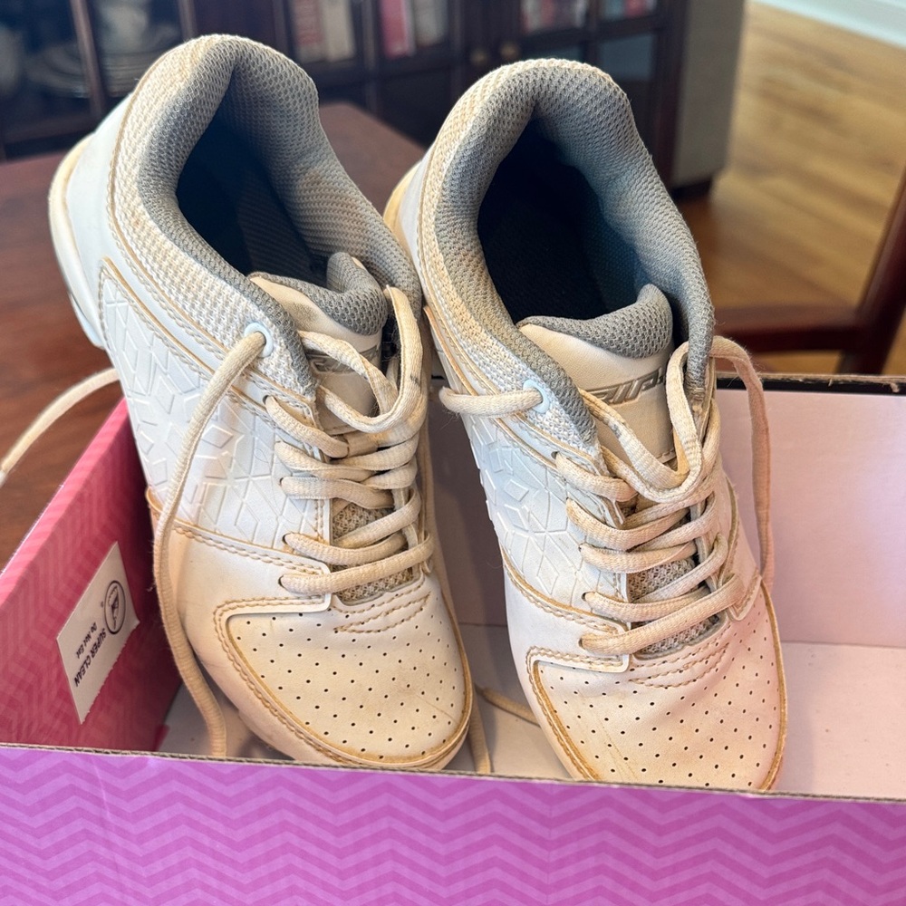 Girls Rip-it diamond softball cleat